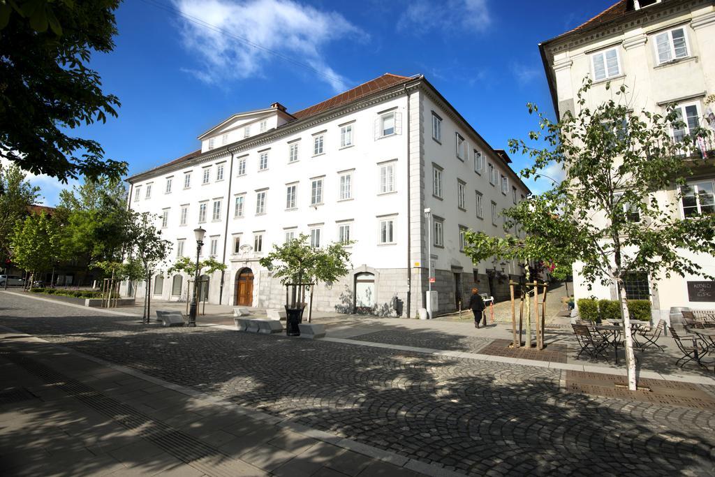 Zois * Ljubljana