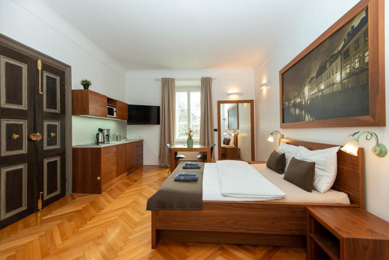 Zois * Ljubljana
